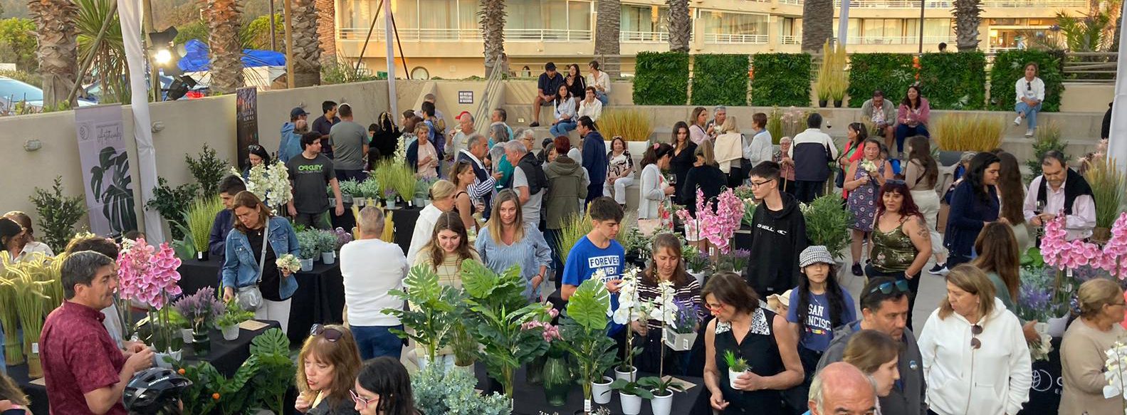 Concurrido showroom de naturaleza artificial